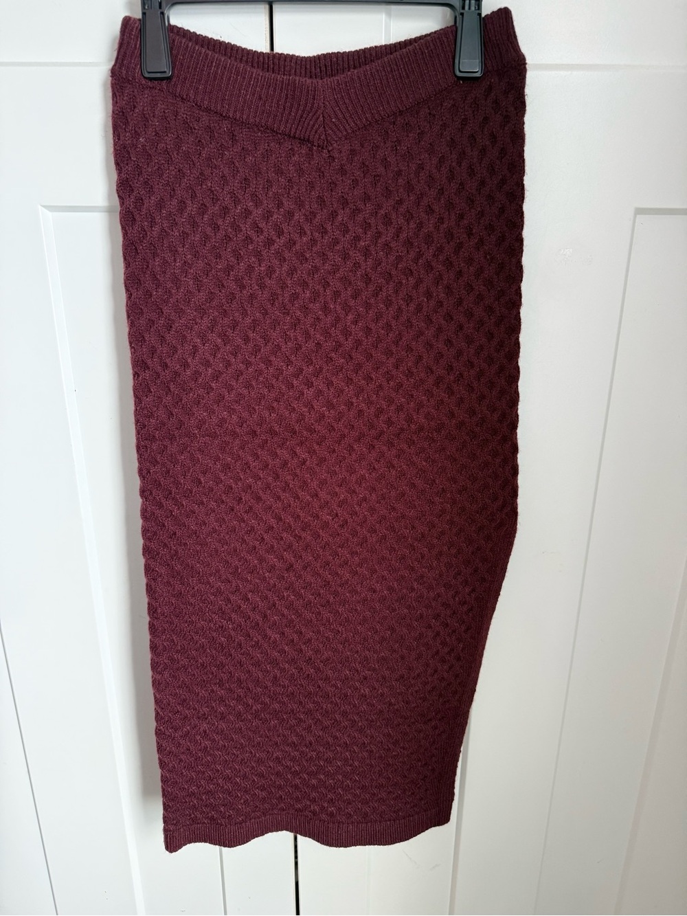Lush Women's Maroon Knit Pencil Skirt, fitted and flattering. Size M.